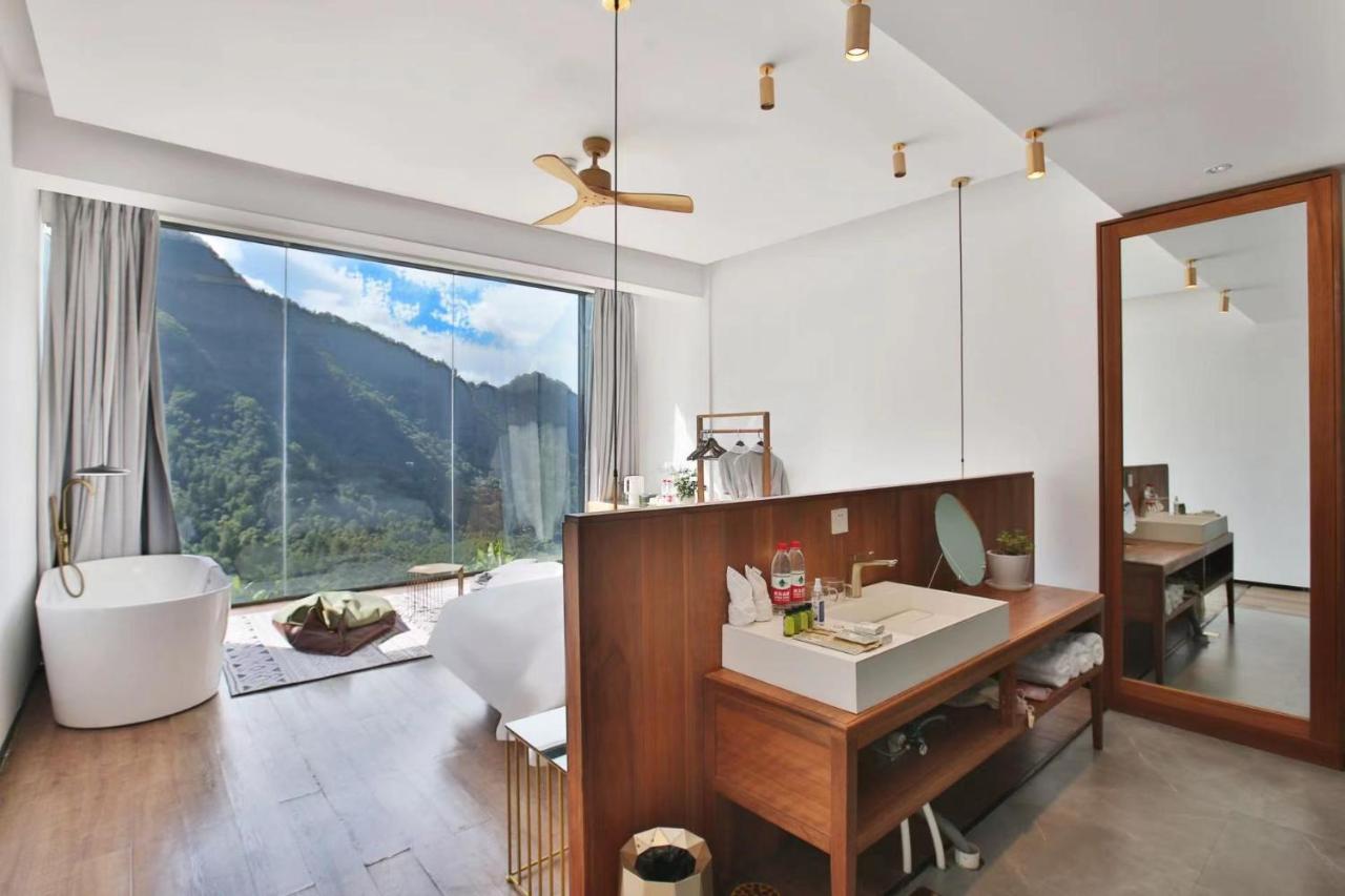 Chambre Lit King-Size - Vue sur Piscine 