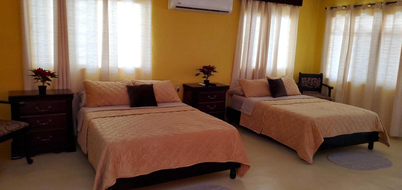 Tu espacio en el Pueblo Mágico rodeado de montañas - B&B Santiago
