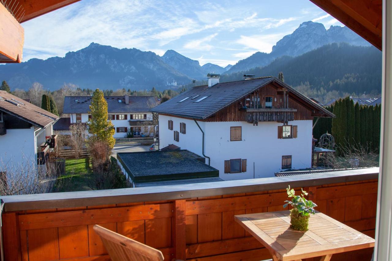 Apartment with Mountain View