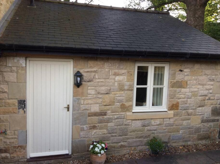 Lesbury Lodge - (a 'bijou residence') with hot tub - B&B