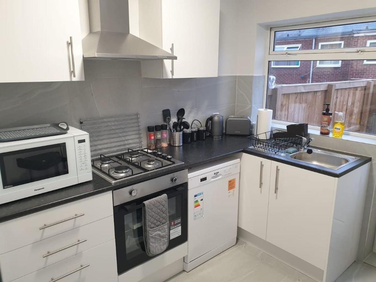 Chester le Street Amethyst 3 Bedroom House - Bed and Breakfast