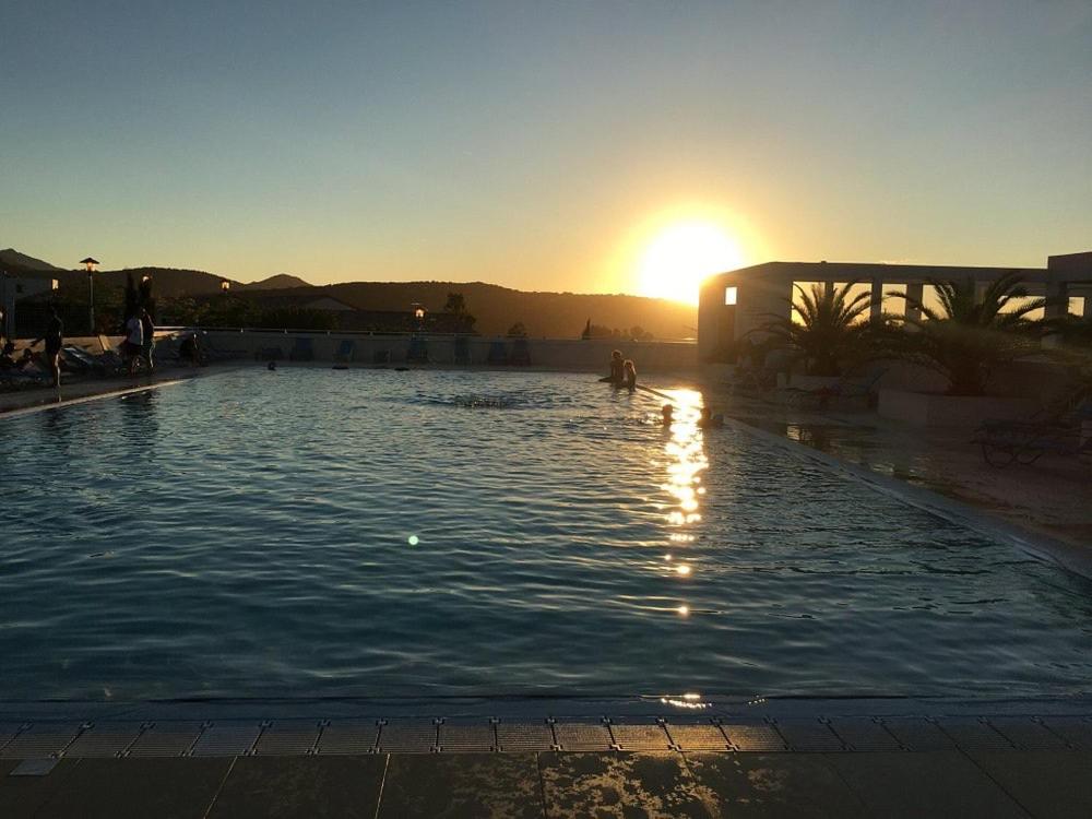 Villa 4 à 6 personnes dans résidence avec piscines proche plage - B&B Belgodere