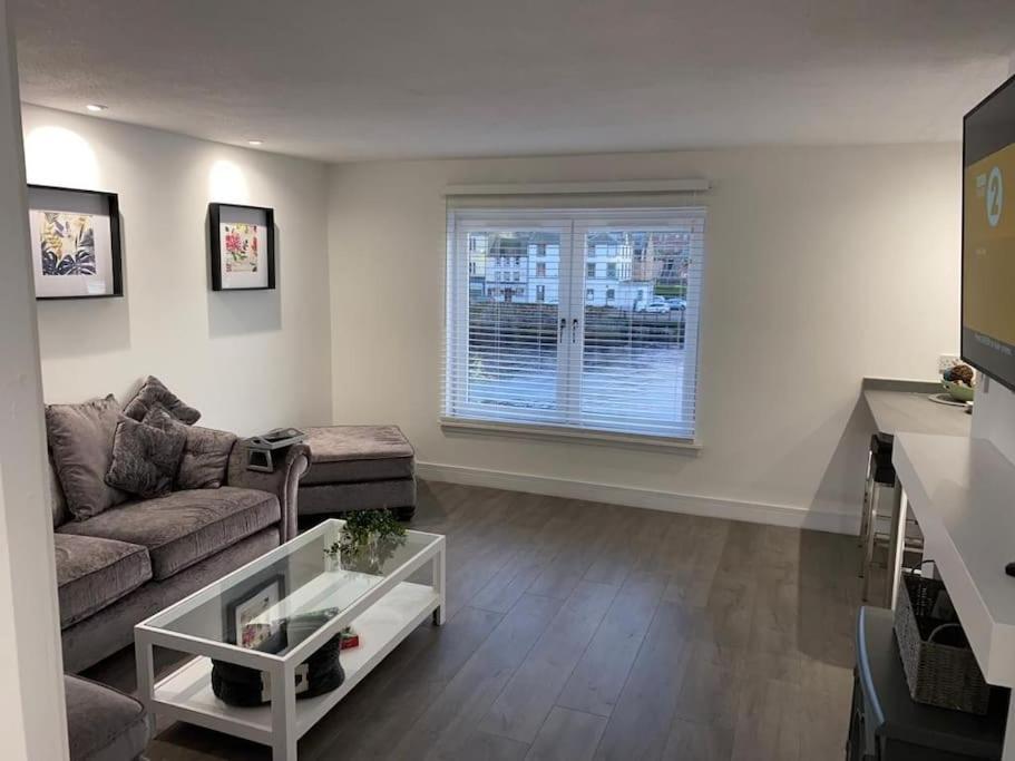 B&B Ayr - Stunning Refurbished 1 Bedroom, Harbour Apartment. - Bed and Breakfast Ayr