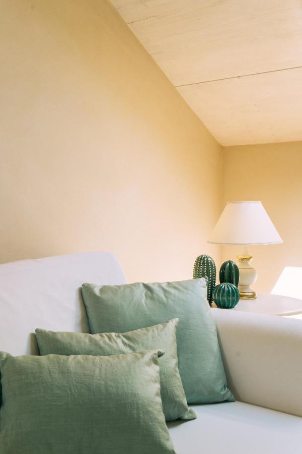 Suite mit Kingsize-Bett und Poolblick