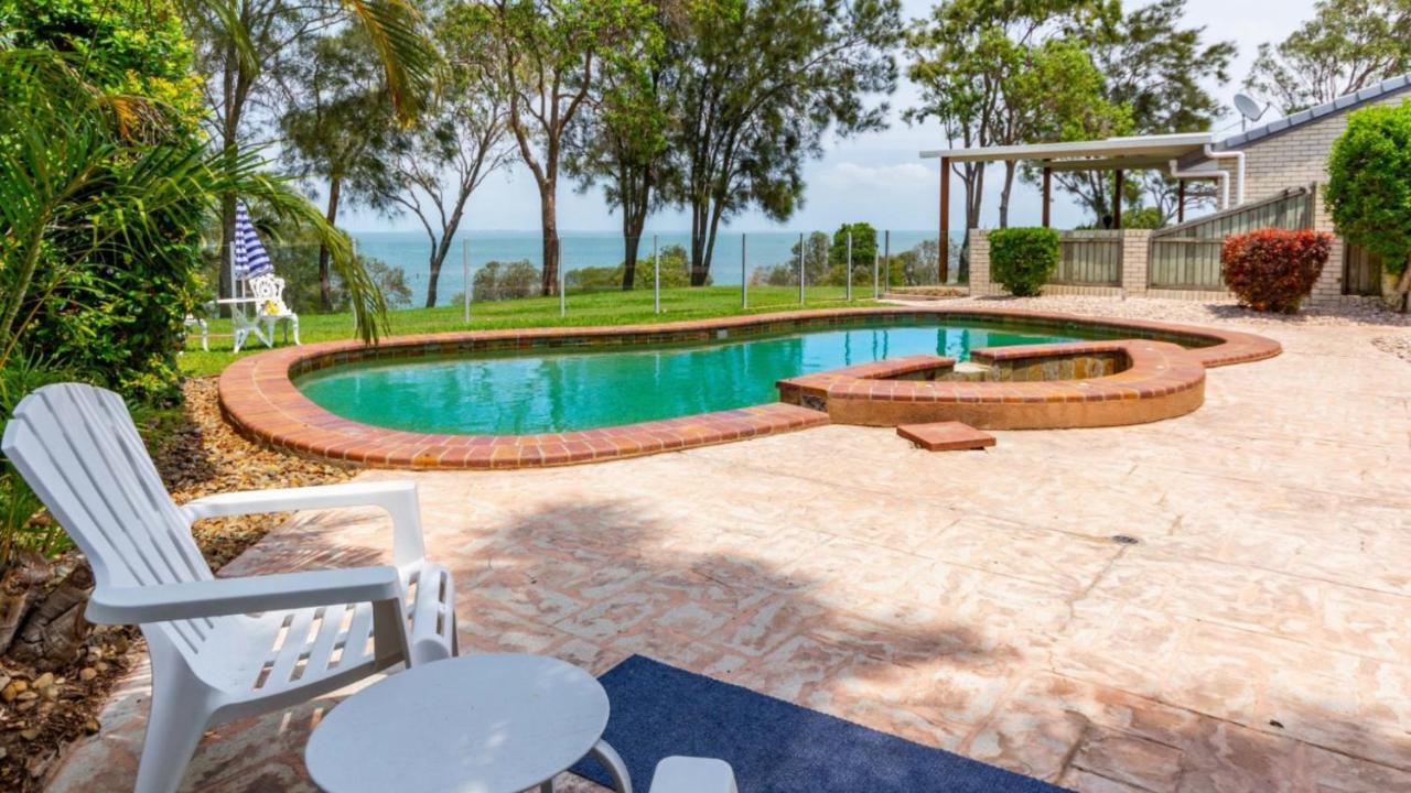 Seaduction - B&B Sandstone Point