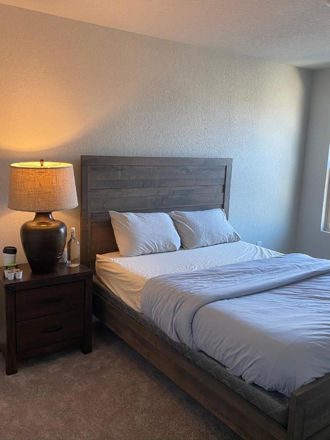 B&B San Antonio - New home less than 5 minutes from Lackland Base private room - Bed and Breakfast San Antonio