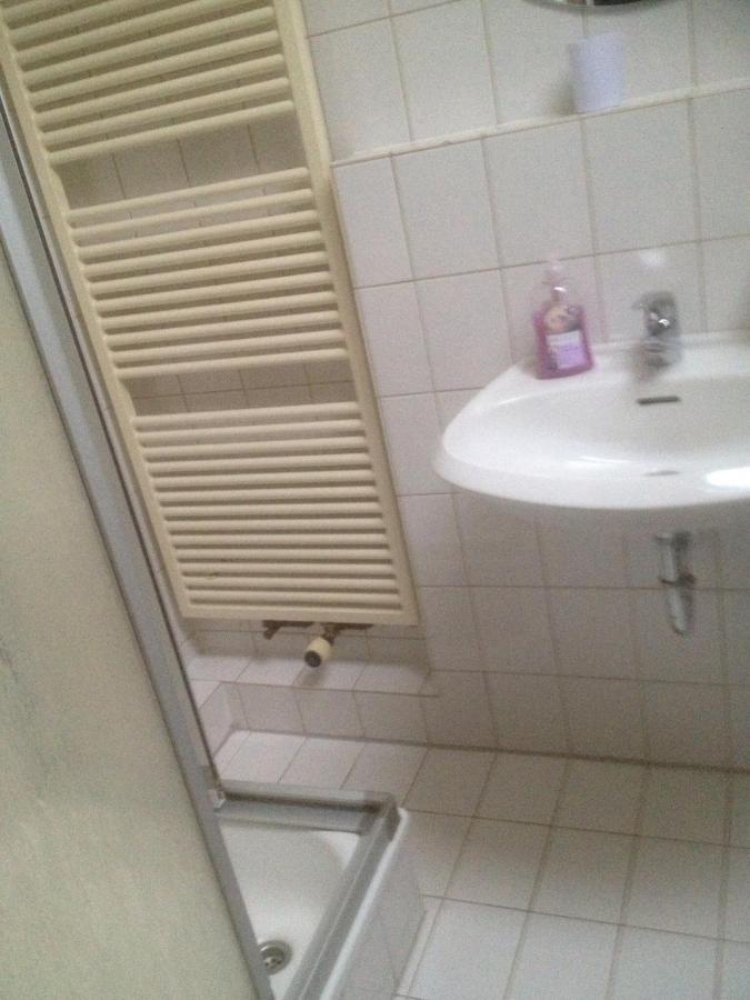 Zweibettzimmer mit Bad