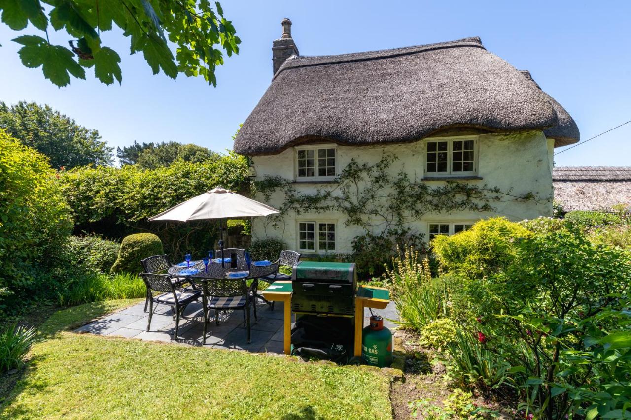 Putsborough Manor 3 Self Catering Cottages with Beach a short walk dog friendly all year, On site Tennis, Play Area, Paddock, Spa baths, BBQ, Private Gardens, Superfast WIFI - Ferienwohnung