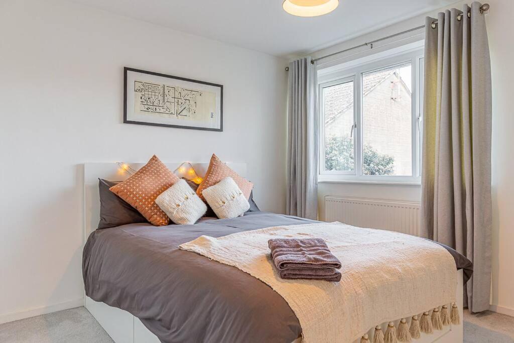 B&B Tetbury - Modern 2 BD w/ Garden in the Heart of Tetbury! - Bed and Breakfast Tetbury