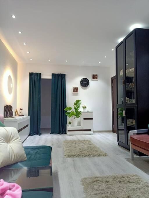 2 Bedroom+Garden, Lakes near AUC - B&B