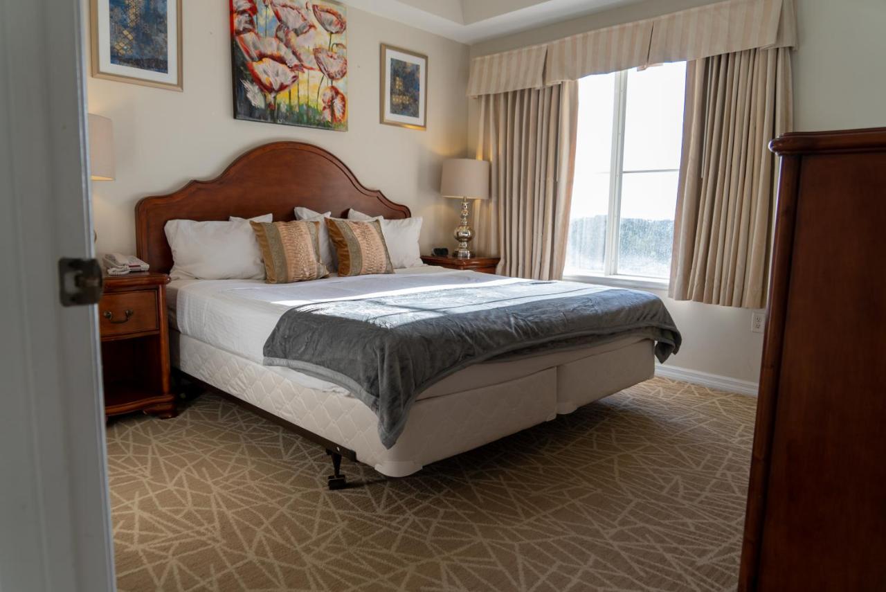 B&B Orlando - The Point Hotel & Suites - 705S Luxury - Pool view - Close to Universal - Bed and Breakfast Orlando