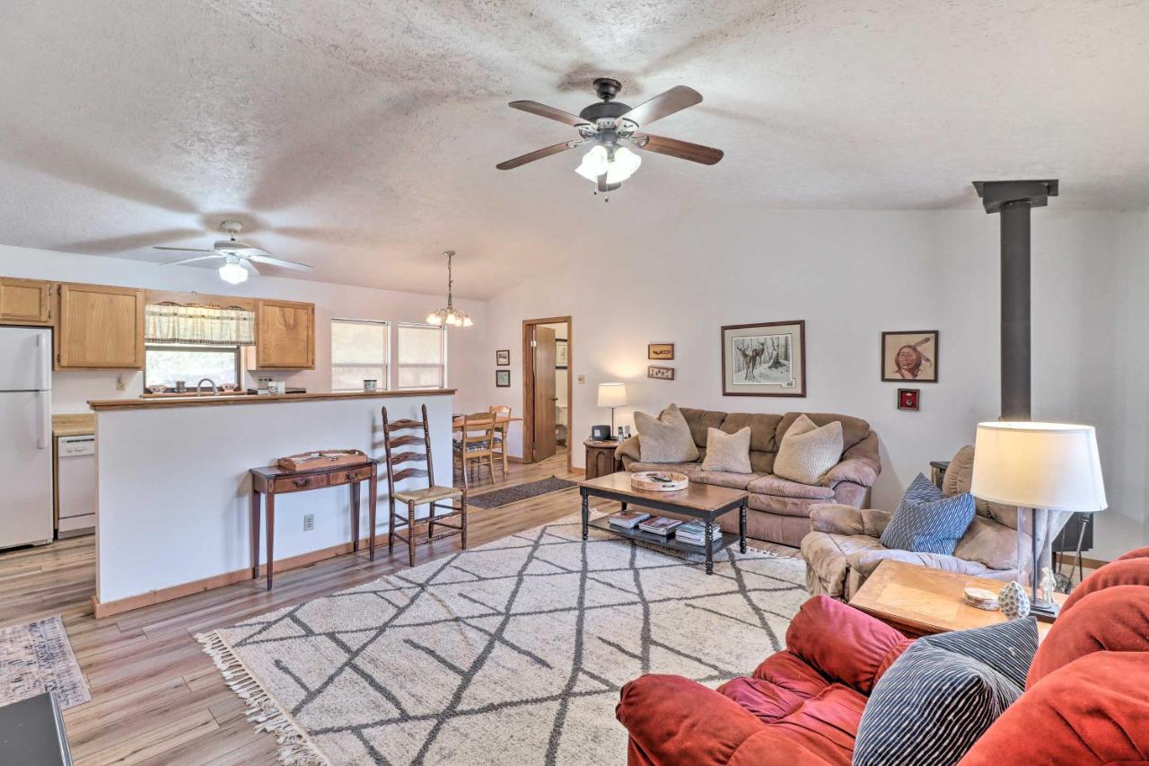 Walk to White River: Home w/ Deck in Flippin! - B&B Flippin