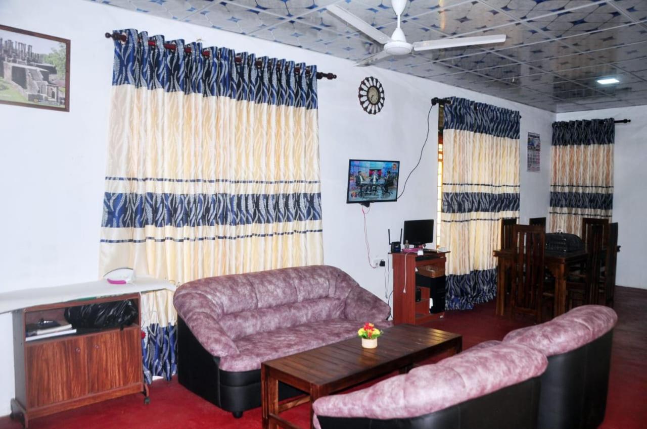 B&B Anuradhapura - Impress Holiday Home - Bed and Breakfast Anuradhapura