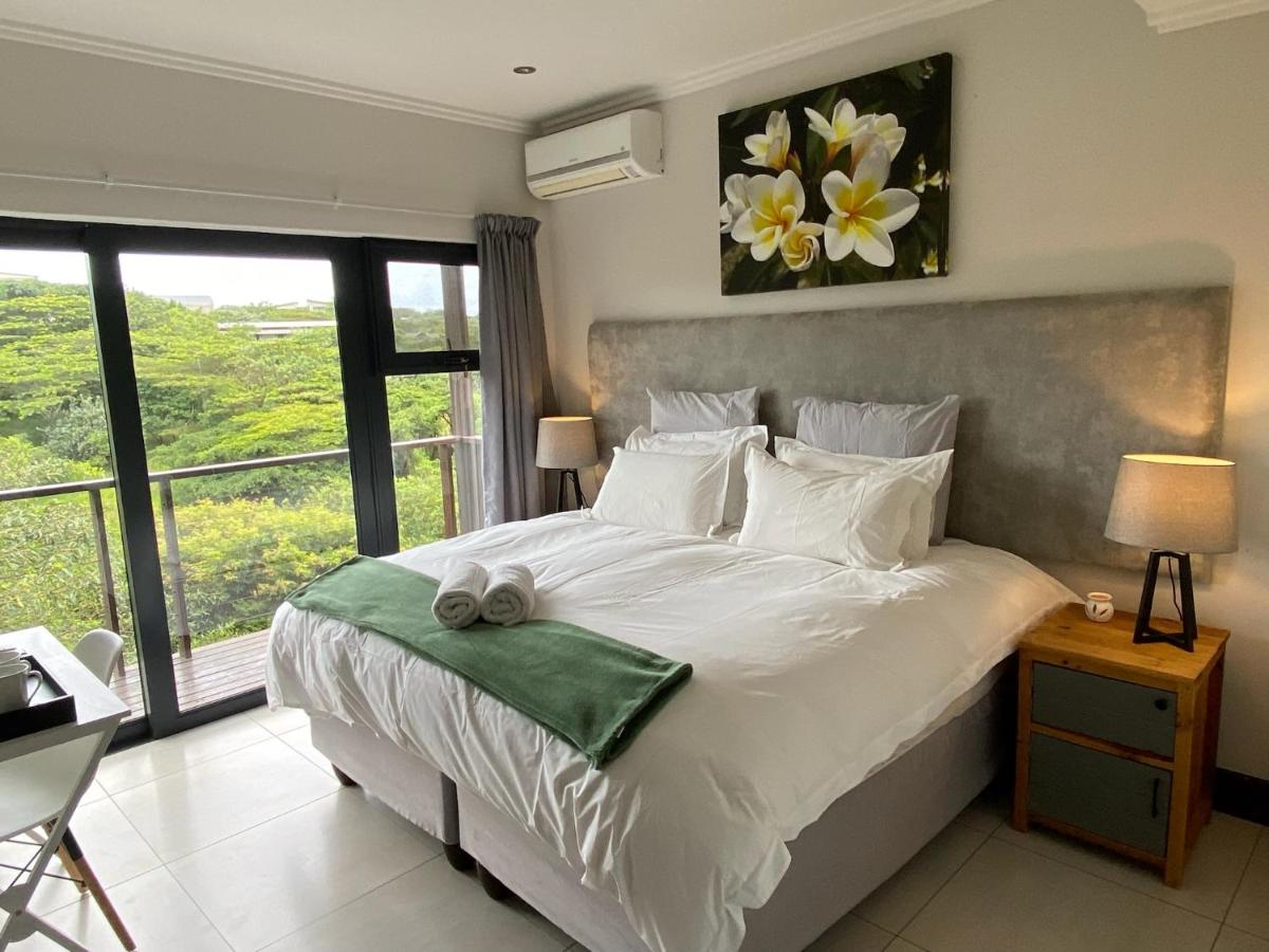 Luxury Room with Private Balcony and Stunning Dam Views - Chambres d’hôtes