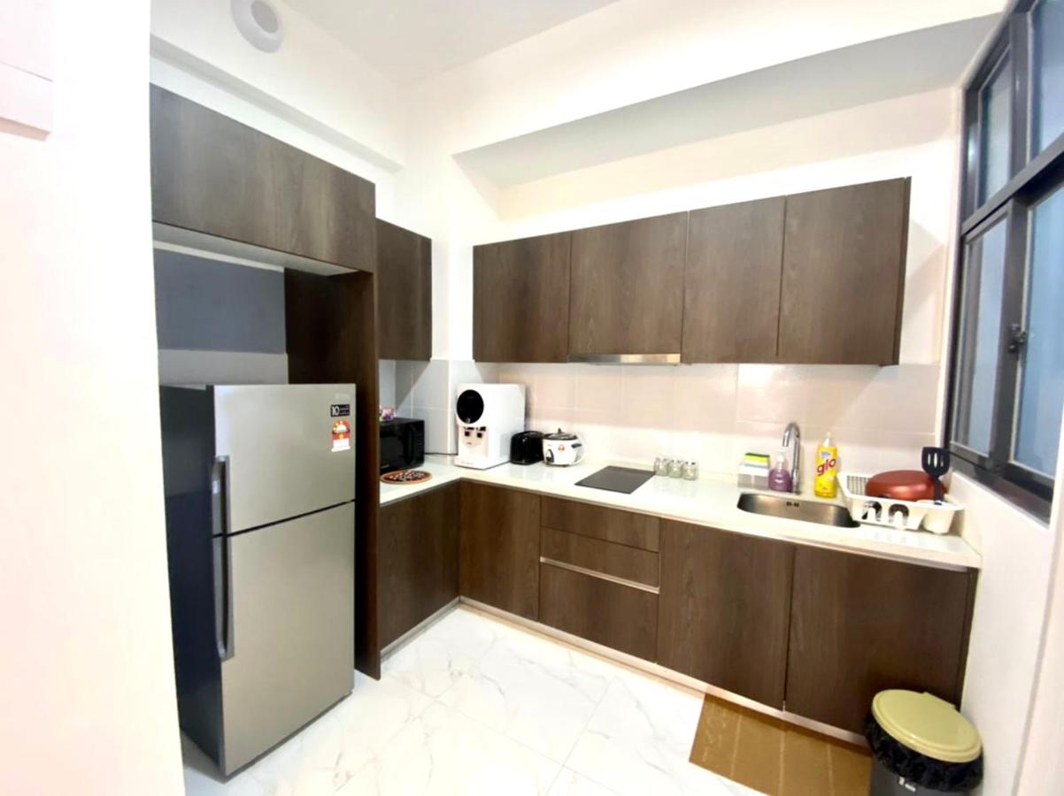 Ayla Homestay Troika Pool and City View SMART TV , FREE WIFI, FREE PARKING, CUCKOO PROVIDED - Chambres d’hôtes