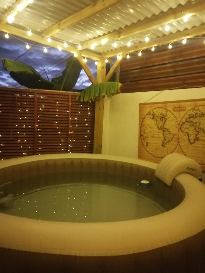La Kaz Hibiscus, jacuzzi privé - Chambres d’hôtes