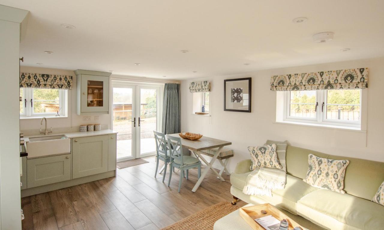 B&B Henley in Arden - Finwood Green Farm Holiday Cottages-The Calf Shed and The Milk Parlour - Bed and Breakfast Henley in Arden