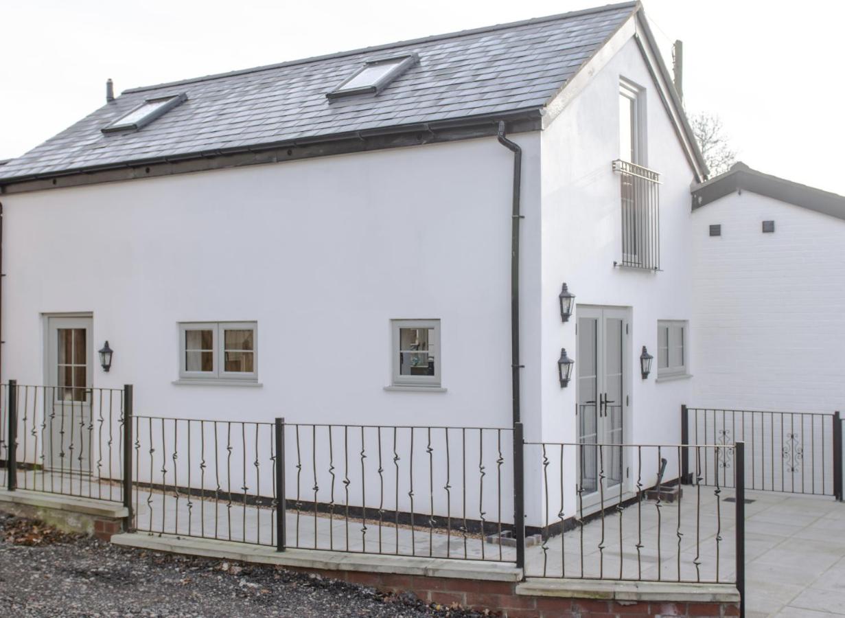 Finwood Green Farm Holiday Cottages-The Calf Shed and The Milk Parlour - Chambres d’hôtes Henley in Arden
