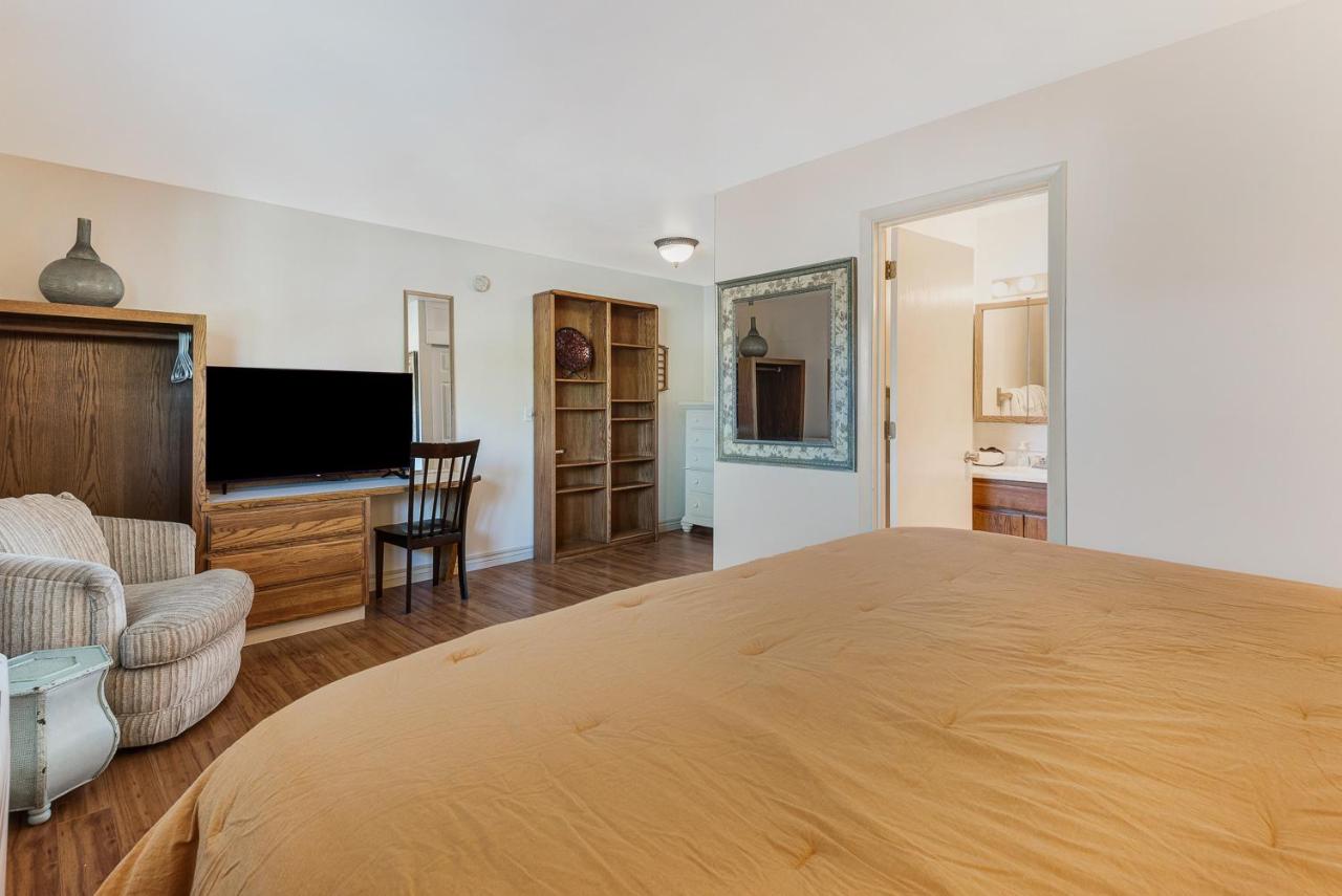 Riverview Condo with Balcony - Pet Friendly