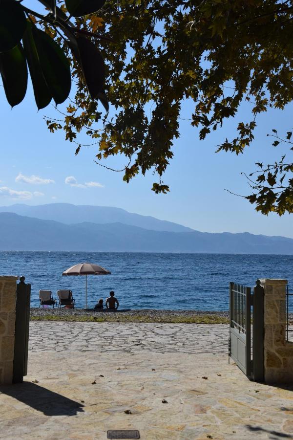 B&B Nafpaktos - The Beach House, Skaloma - Bed and Breakfast Nafpaktos