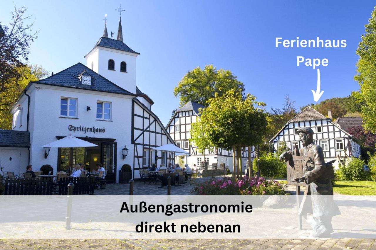 Ferienhaus Pape - Großes Familien- & Gruppenhaus mit 17 Betten, Sauna, Spielbereiche, Garten am Bach in zentraler Lage in Eslohe - B&B Eslohe