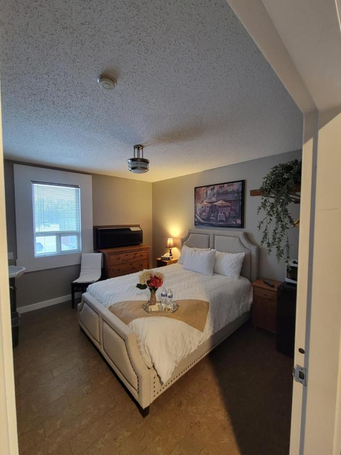 B&B Okotoks - Royal Duke Hotel - Bed and Breakfast Okotoks