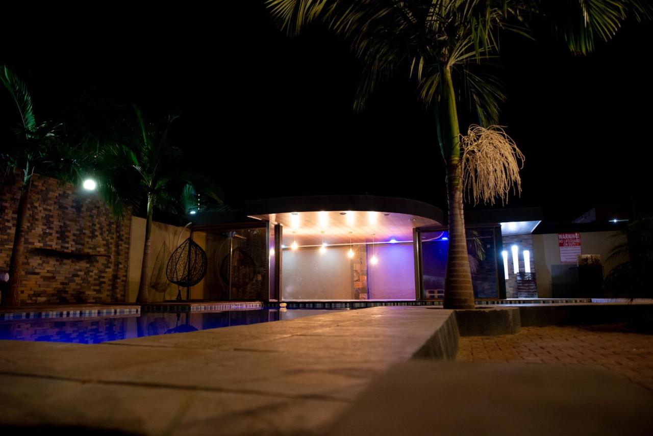 EMC Luxury Villa ,Pool, Solar , Starlink Wifi - Ferienwohnung Lusaka