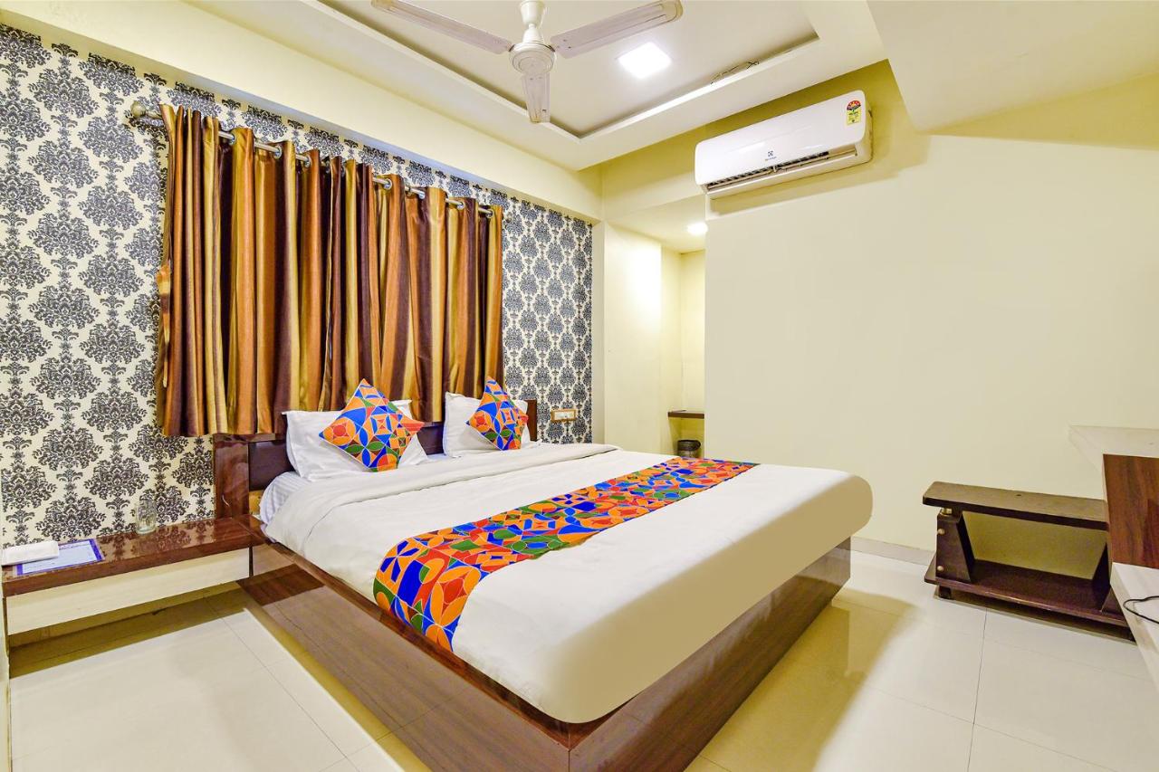 B&B Ahmedabad - FabExpress Red Apple - Bed and Breakfast Ahmedabad