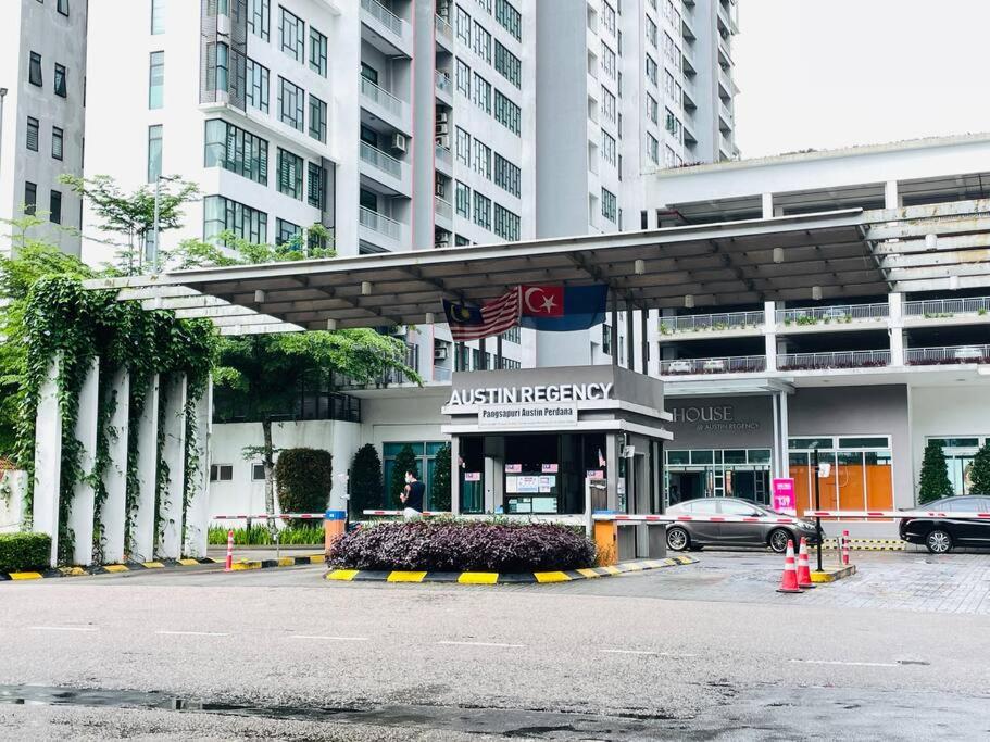 High Floor studio Austin Regency Mount Austin w Balcony 3 plus 1pax 5 mins AEON - Chambres d’hôtes