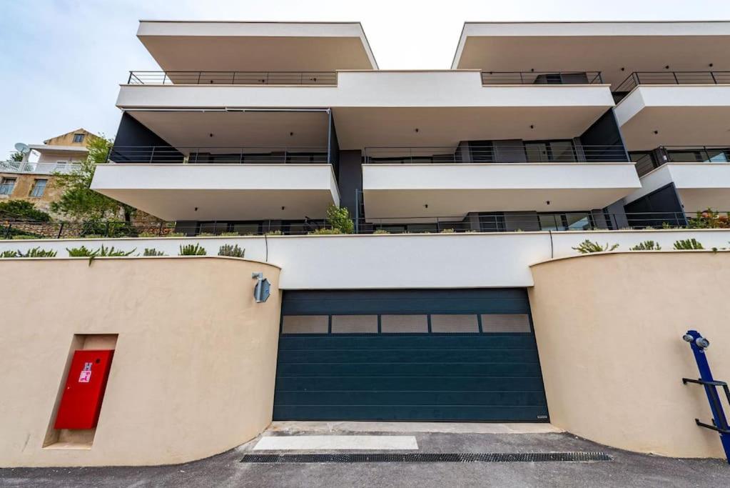 Walking distance old town 120m2,garden,view,garage - B&B Dubrovnik