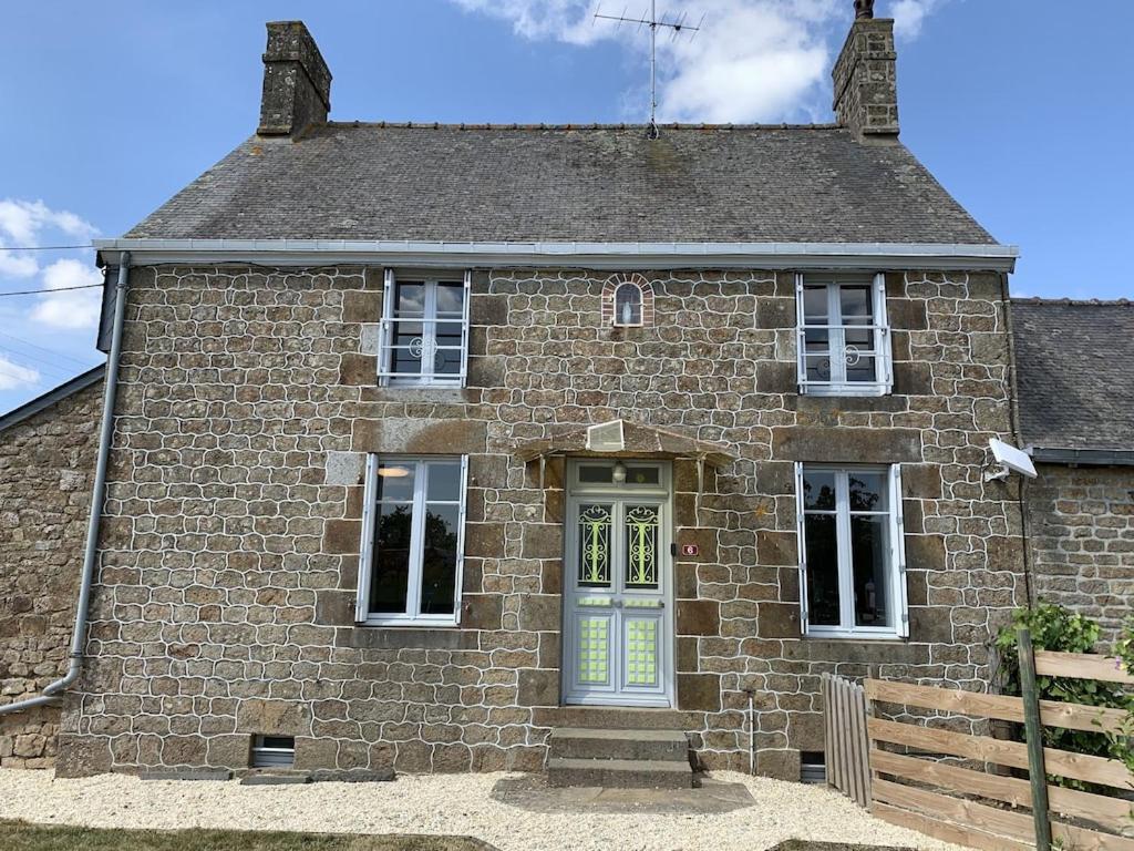 B&B Hercé - Renovated French Country House for Six - A Home for Your Next Holiday - Bed and Breakfast Hercé
