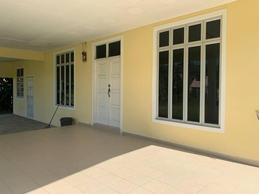 Homestay Docmac Wakaf Che Yeh - B&B