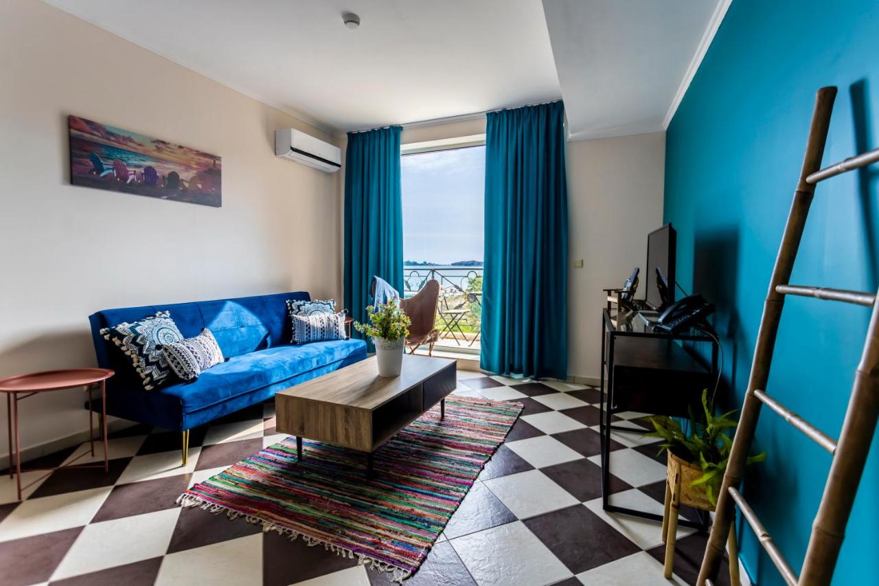 Deluxe One-Bedroom Apartment with Sea View (3 Adults) 