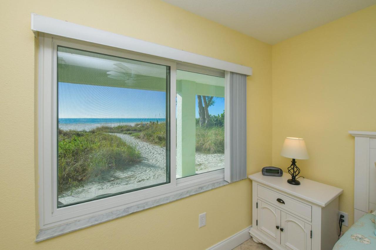 B&B Holmes Beach - Beach Front Villa - Right On The Beach! - Bed and Breakfast Holmes Beach