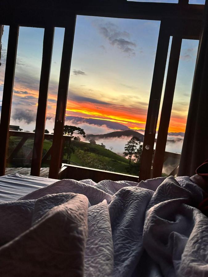 Chalés Encanto Das Pedras - Chalé Master luxo - B&B Sapucaí-Mirim