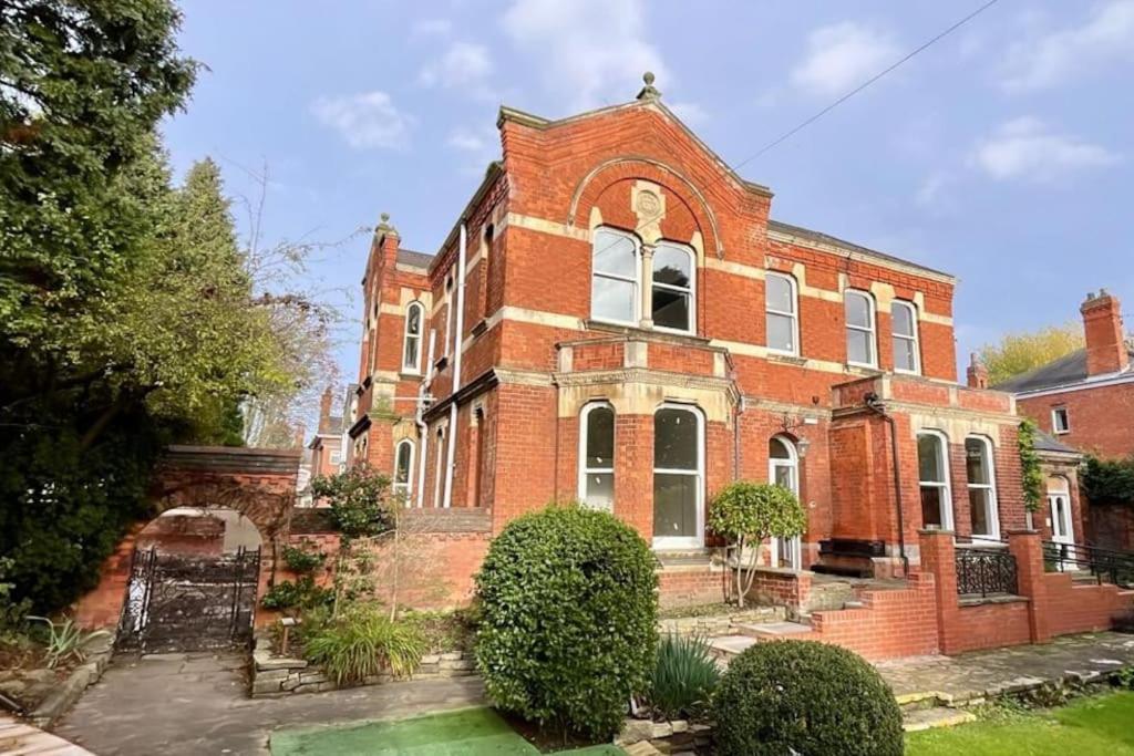 Coppergate Mews Grimsby No.3 - 2 bed, 2 bath, ground floor apartment - Chambres d’hôtes