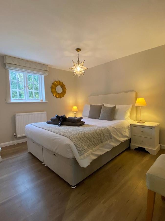 B&B Milton Keynes - Charming 1 Bedroom Cottage Style Maisonette by HP Accommodation - Bed and Breakfast Milton Keynes