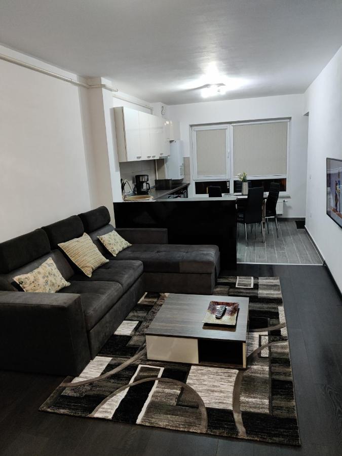 Avangarden Apartment - Ferienwohnung Kronstadt