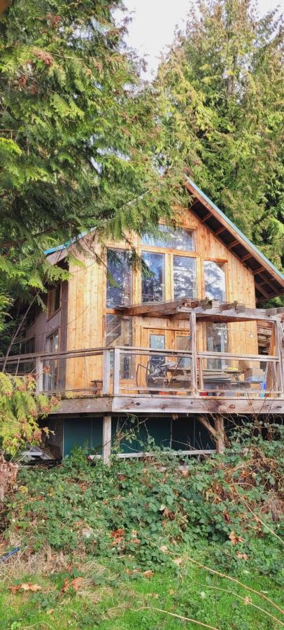 B&B Powell River - Ocean Views & Sunset Beach Cabin with soaker tub & fire pit - Bed and Breakfast Powell River