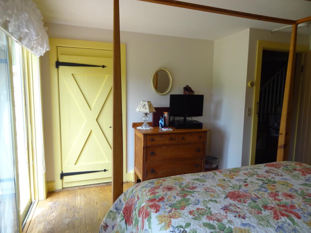 Zimmer mit Queensize-Bett und Balkon