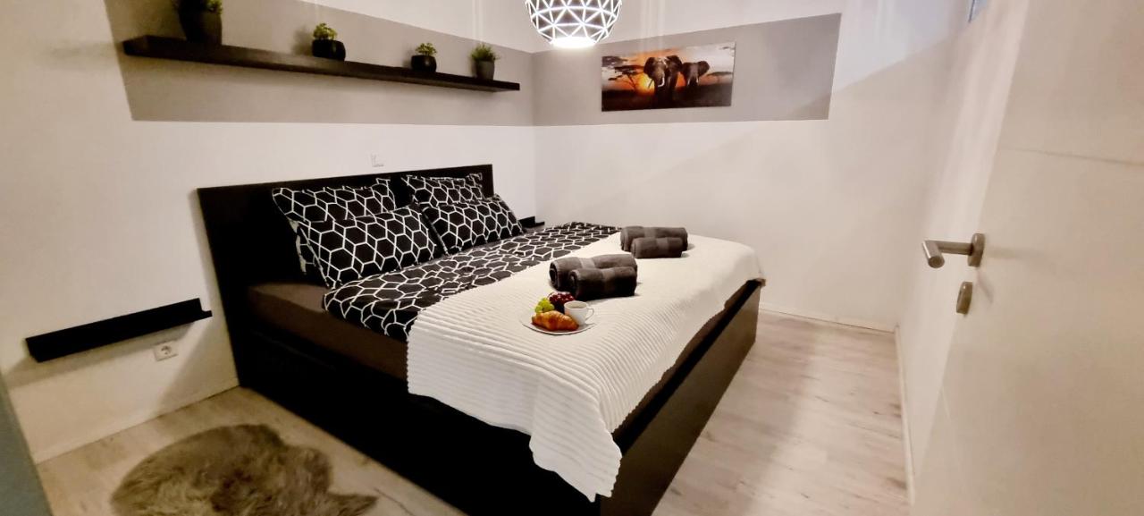 New Modern SelfCheckin PublicFreeParking HighSpeed Wifi KingSizeBed - B&B Baden-Baden