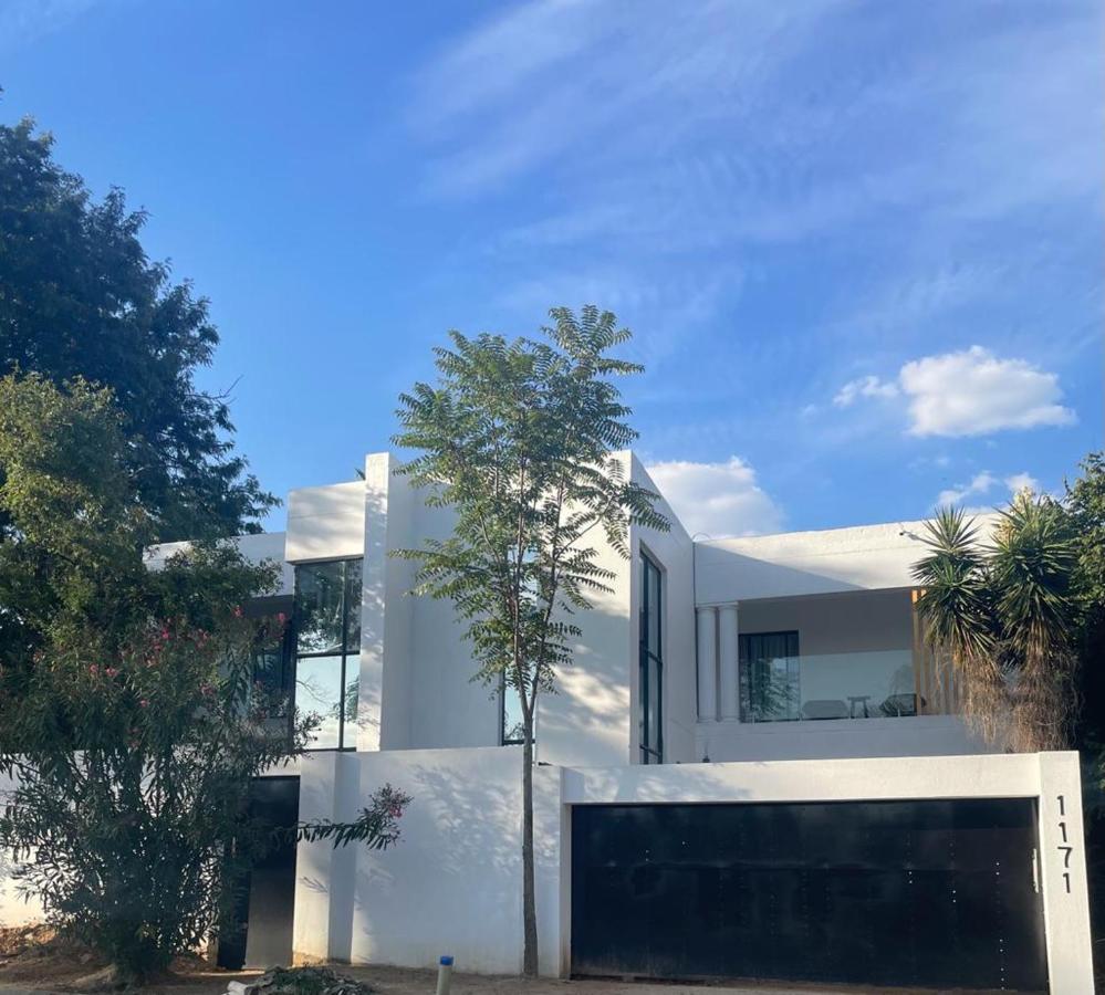 Stay In Carlazo - Unlimited WiFi, Solar backup - Chambres d’hôtes Roodepoort