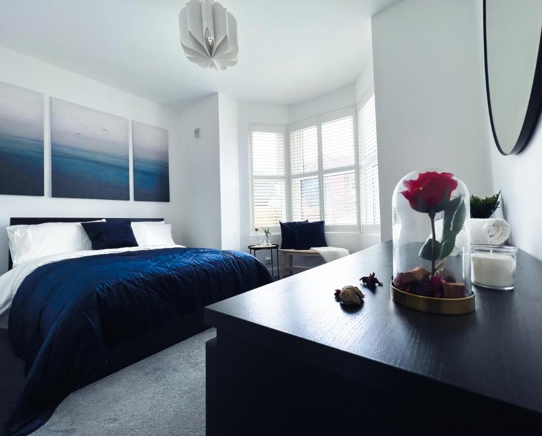 B&B London - Stylish 3 bed flat with Garden - Bed and Breakfast London