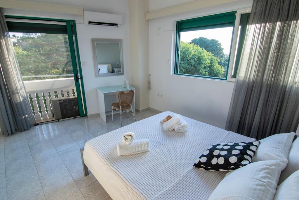Christos Apt - City Center w/ Royal Garden View - Ferienwohnung Rhodos