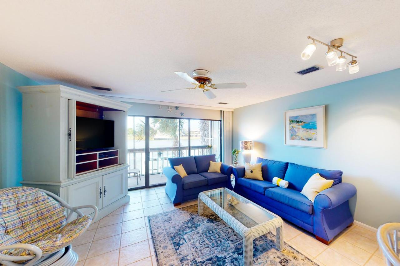 Seascape Lakefront Villas 216 - B&B