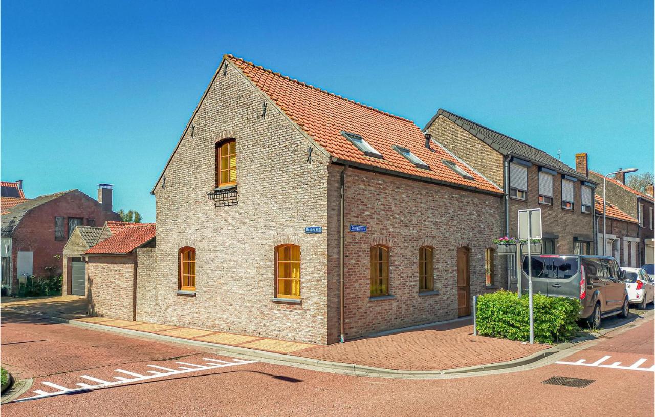 B&B Ysendyck - Stunning Home In Ijzendijke With 2 Bedrooms And Wifi - Bed and Breakfast Ysendyck
