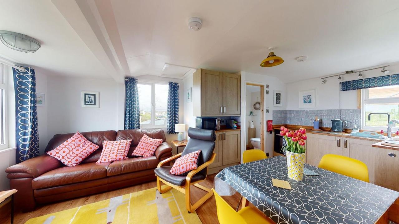 E08 Boness E8, Riviere Towans - B&B