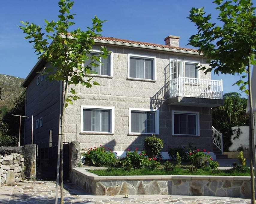 Apartamento con patio al lado de la iglesia IgB - B&B