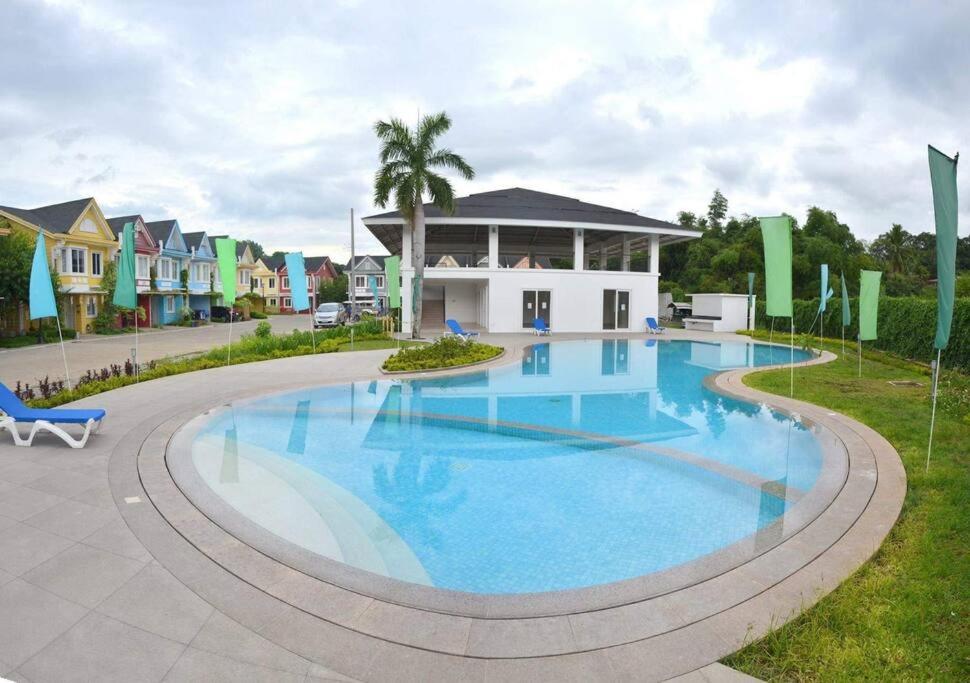 4BR Townhouse at PonteFino Residences Batangas City - Ferienwohnung