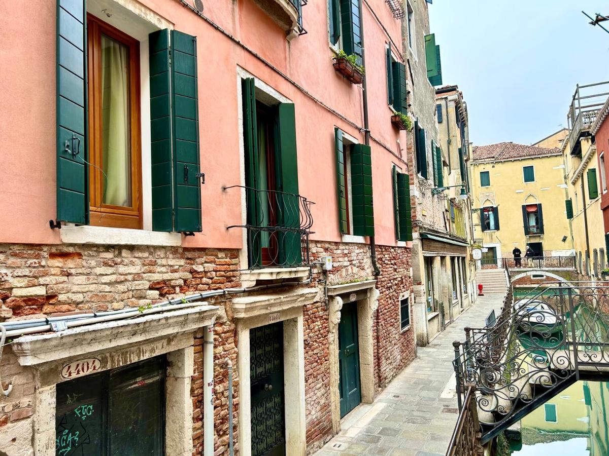 Central Flat Romantic Domus Remedio - B&B